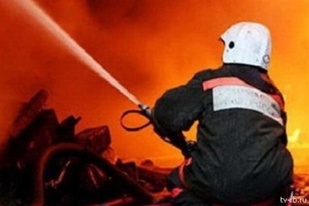 В Донецкой области горит завод