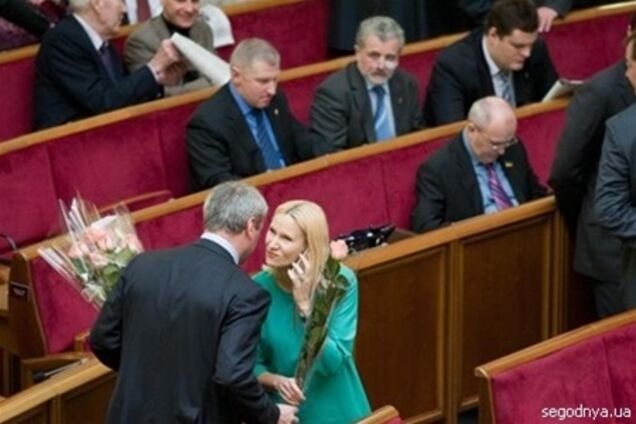 Нардепы признались, любят ли они блондинок