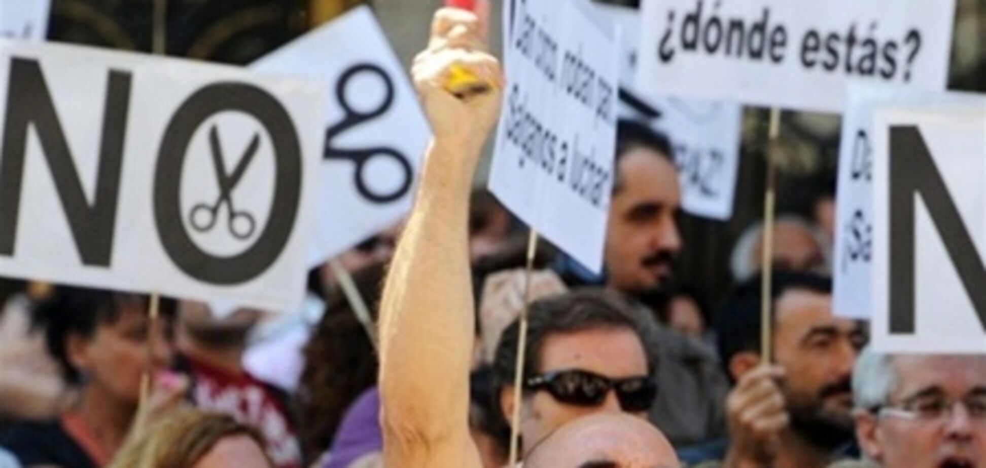 У Барселоні на знак протесту палять труни