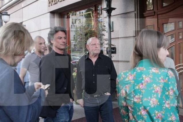 Джо Кокер прилетел в Киев и отправился на прогулку