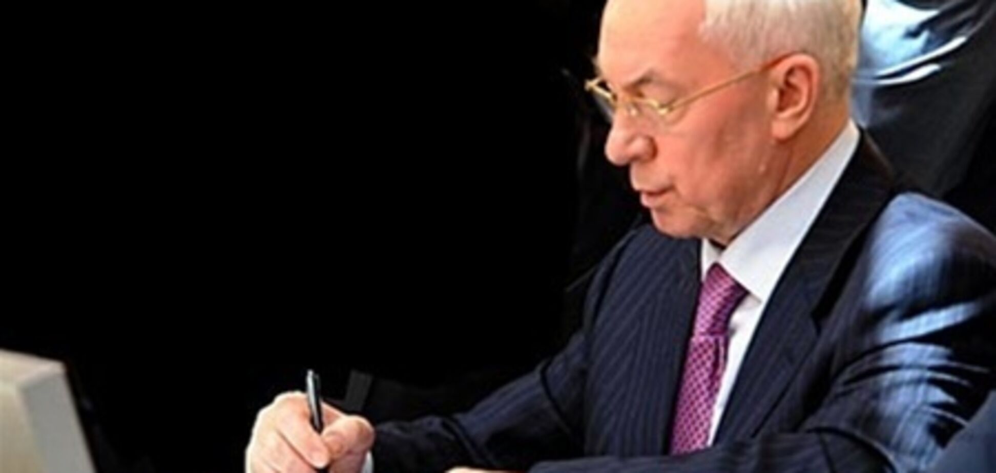 Азаров підписав меморандум про участь України в МС