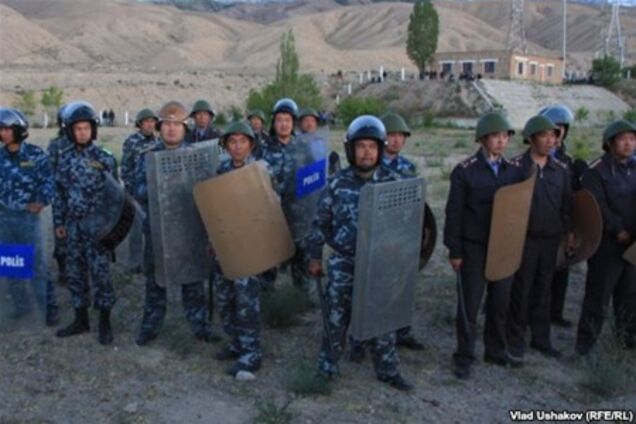 Митингующие в Кыргызстане выдвинули политические требования