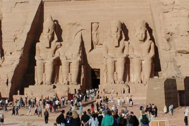 Почти 500 туристов заблокированы на дороге в Египте