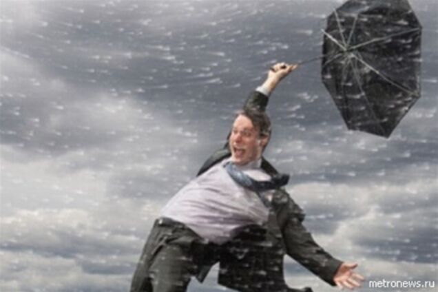 В Одесі ураган вимкнув світло і повалив дерева