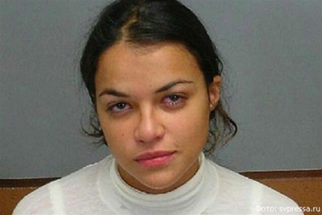 Заплаканные и опухшие знаменитости позируют для полиции