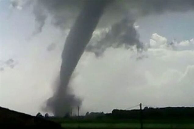 Смерч и град в Италии: 118 человек пострадали