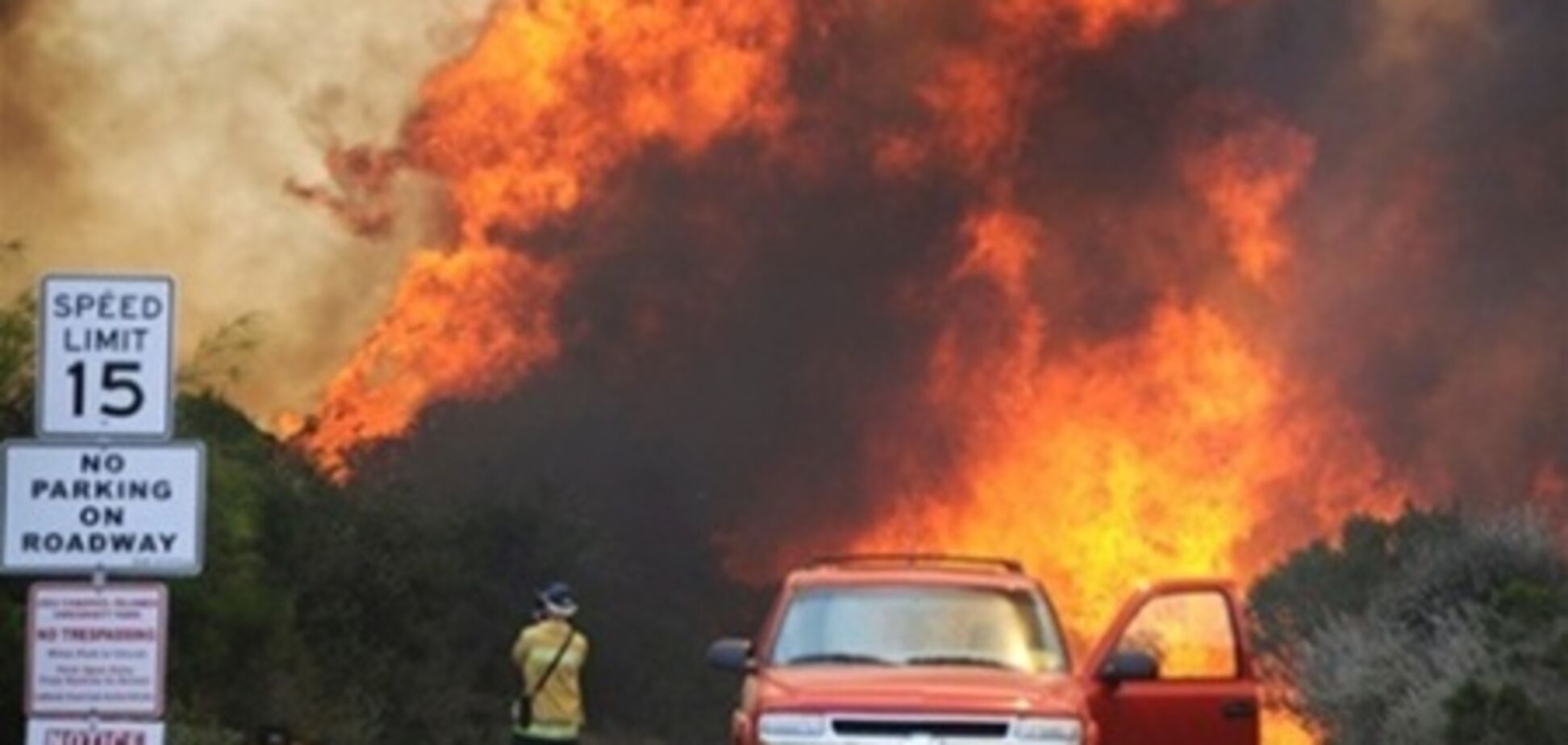 Пожарные уверяют, что пылающие леса Калифорнии под контролем