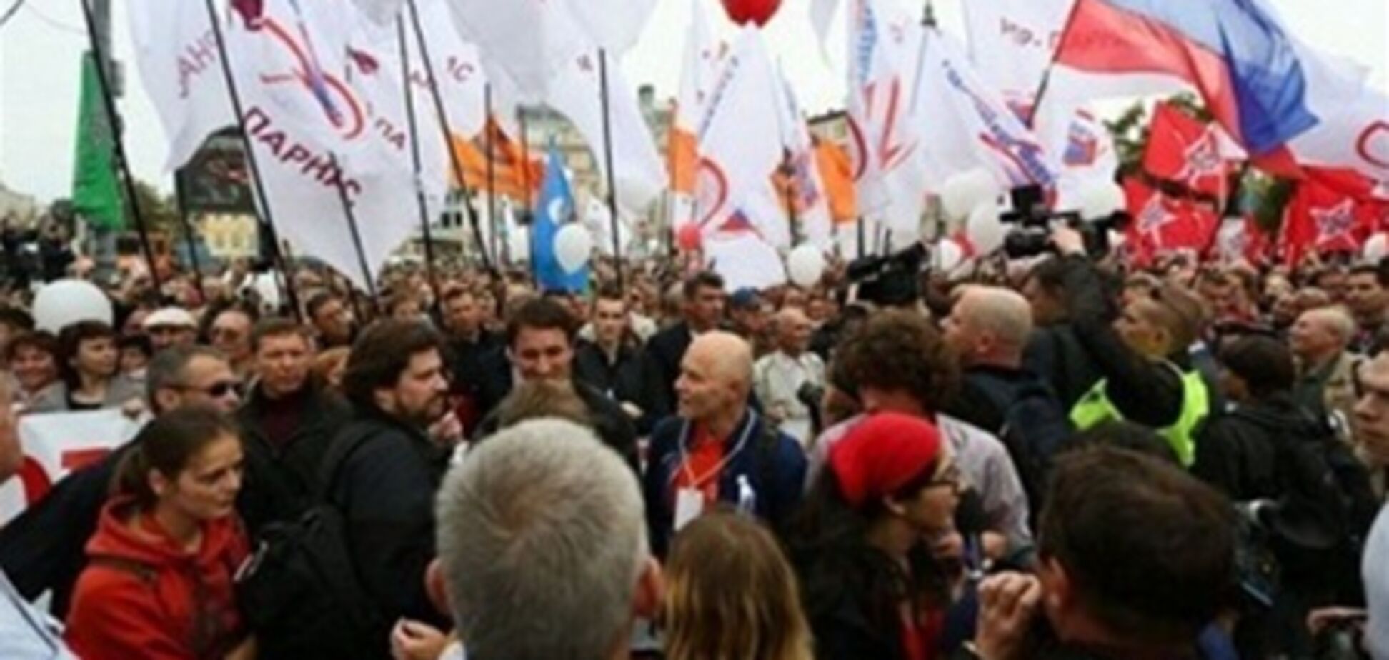 Митингующие покидают Болотную площадь в Москве