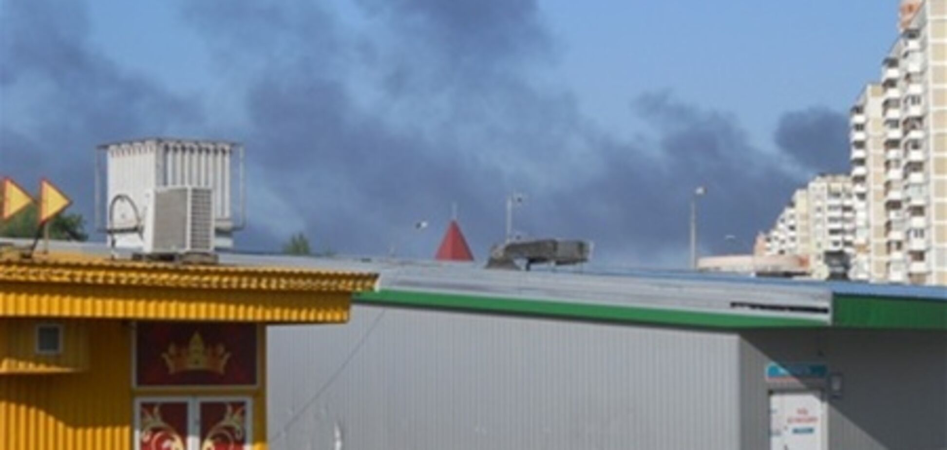 Пожар в Киеве: дым с правого берега окутал левый