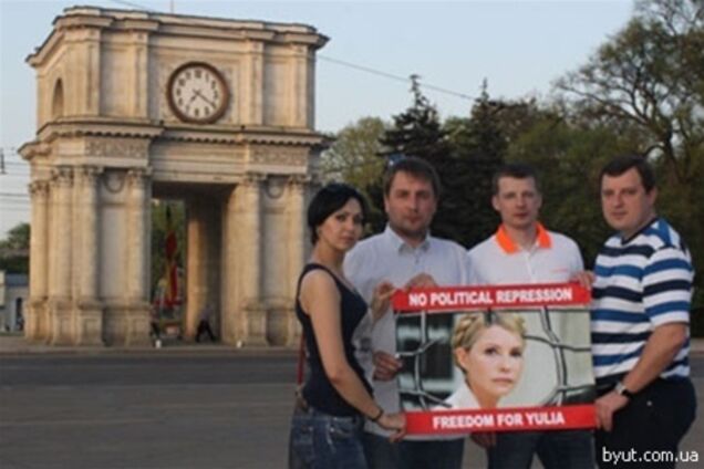 У столиці Молдови розгорнули банер 'Юлі - волю'