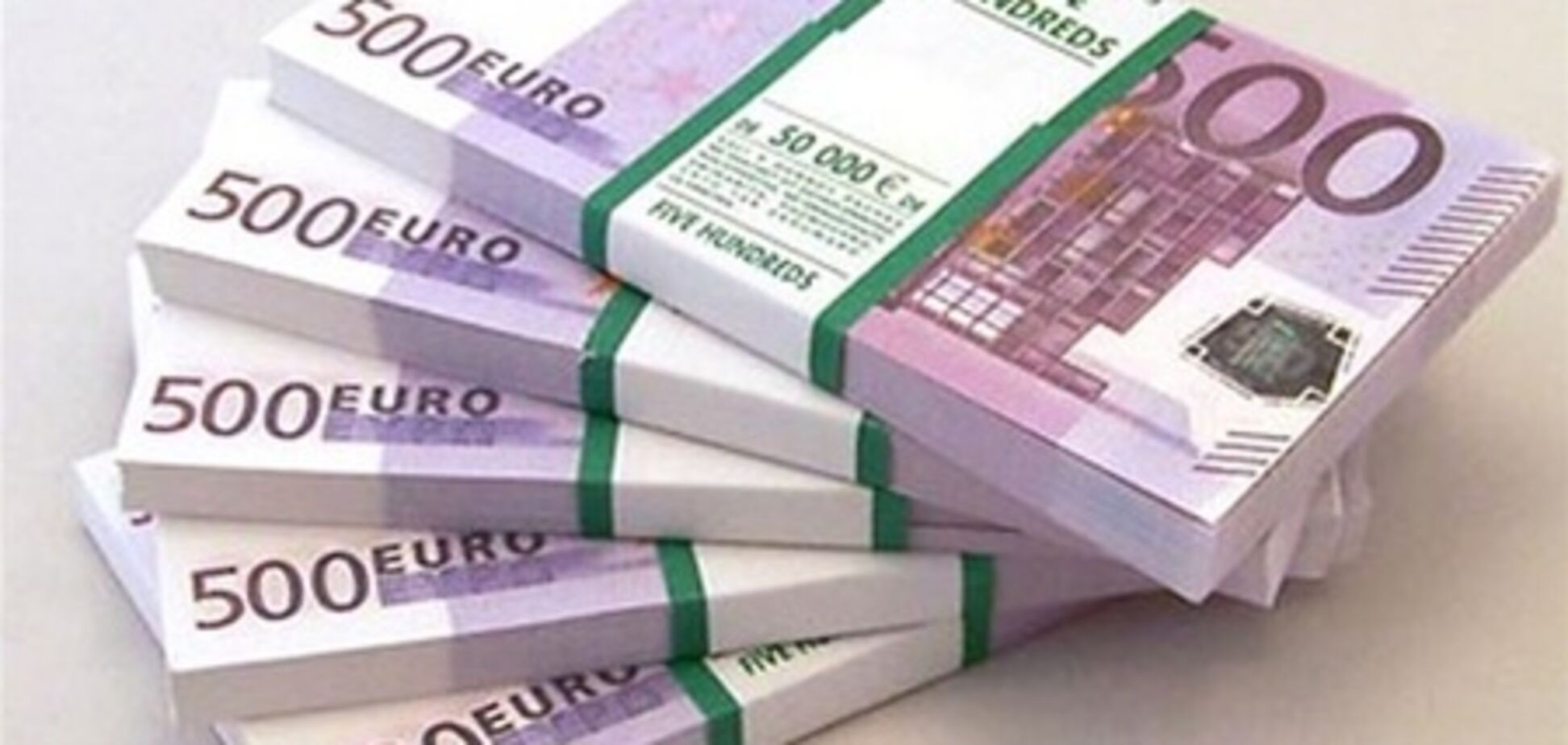 Евро снижается по отношению к большинству валют