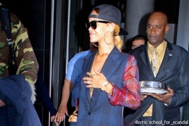 Рианна выкрасилась в блондинку