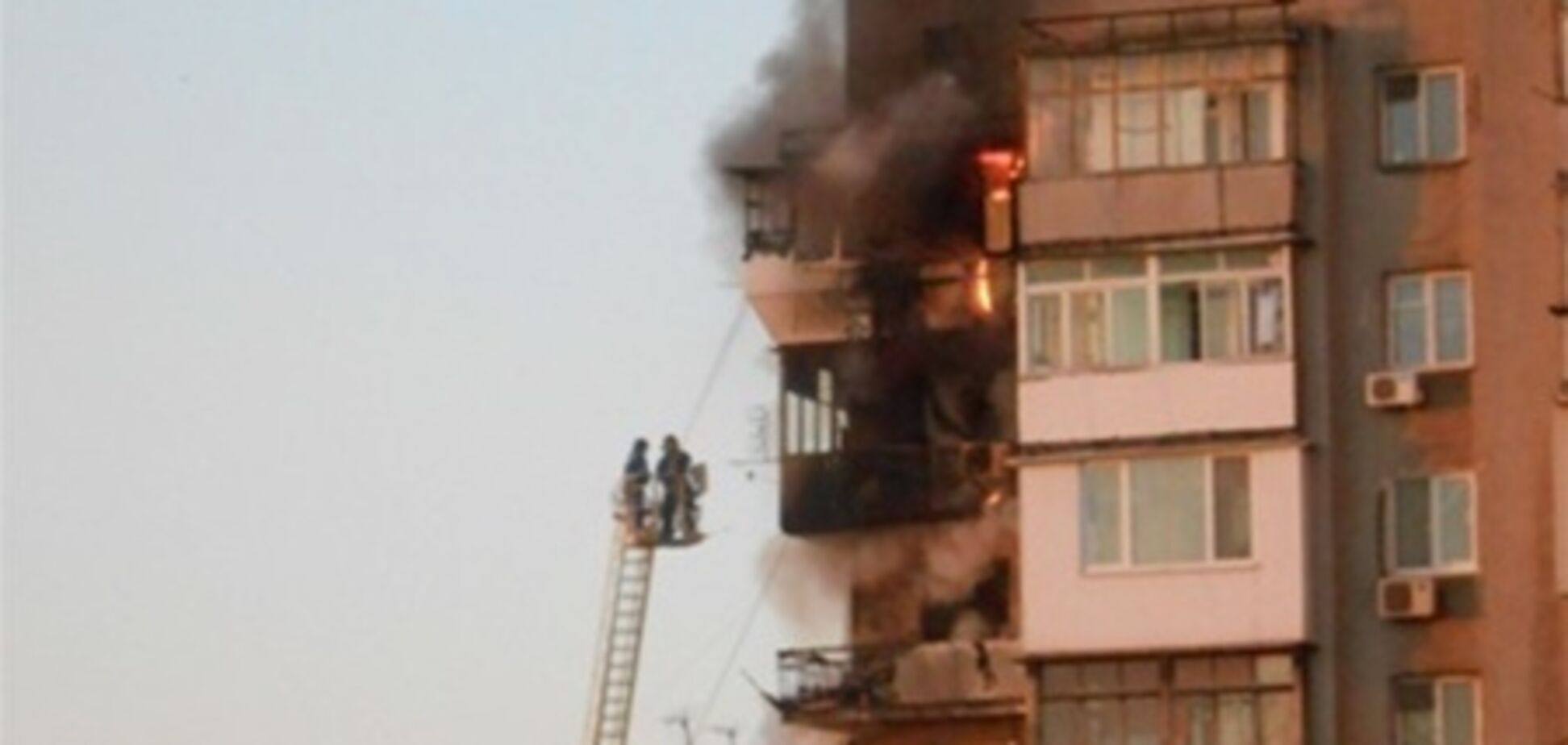 В Одессе в жилом доме произошел крупный пожар 