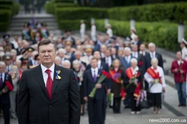 Янукович согласен, что героев ВОВ нужно увековечить