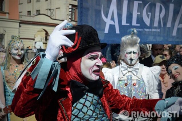 Полиция Петербурга остановила шествие артистов цирка