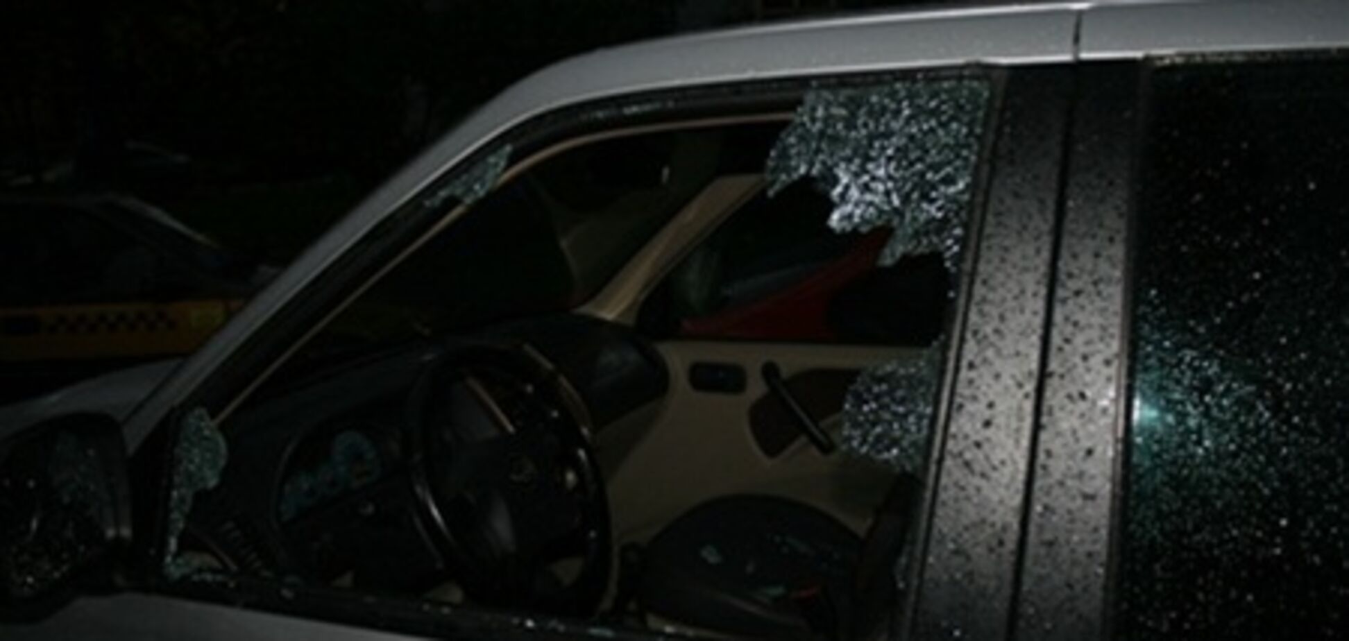 Главе КПУ Тернопольской области повредили авто