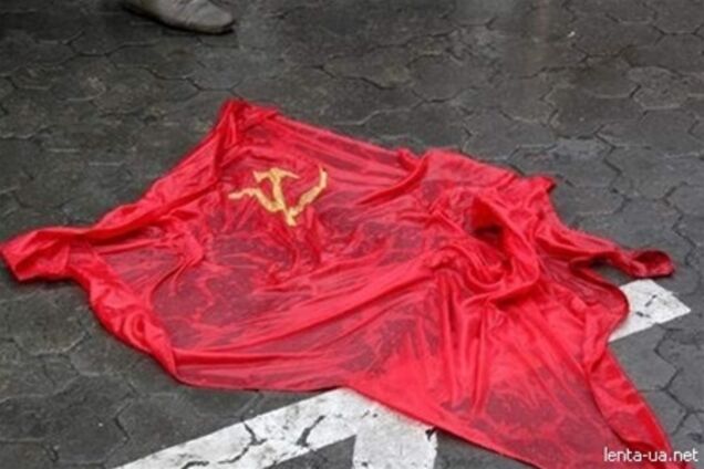 Во Львове развернули плакаты 'Москали, гоу хоум!' и 'Прочь, убийцы!'