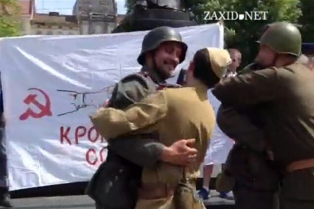 Во Львове депутаты-свободовцы разыграли представление о ВОВ