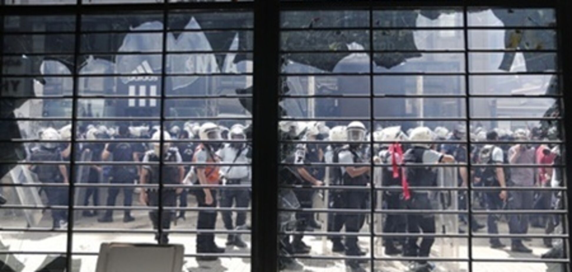 Премьер Турции: не позволим протестующим командовать