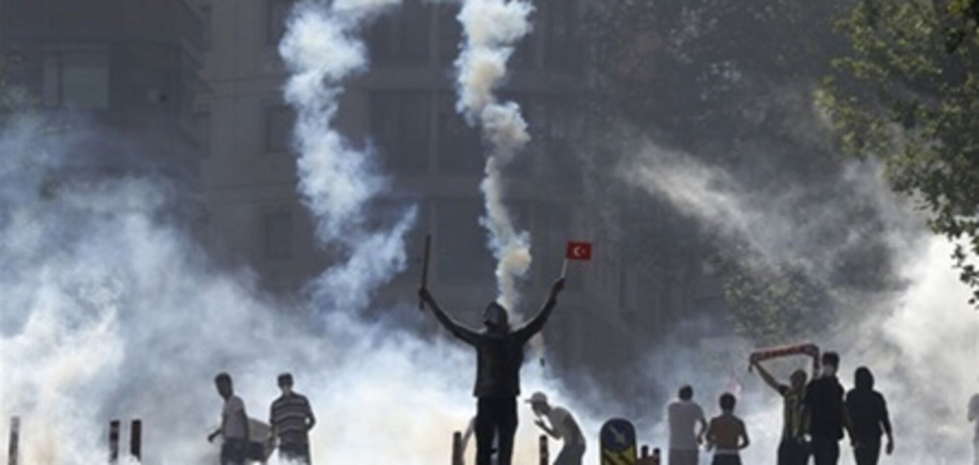На протестах в Турции задержали более 900 человек