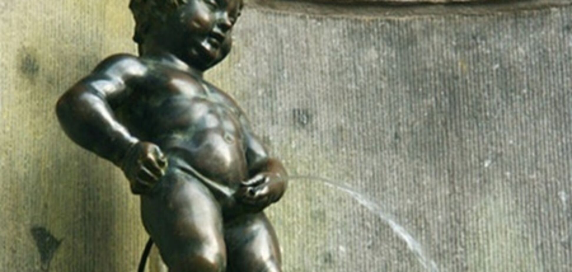 З бельгійського 'Пісяючого хлопчика' полилося молоко