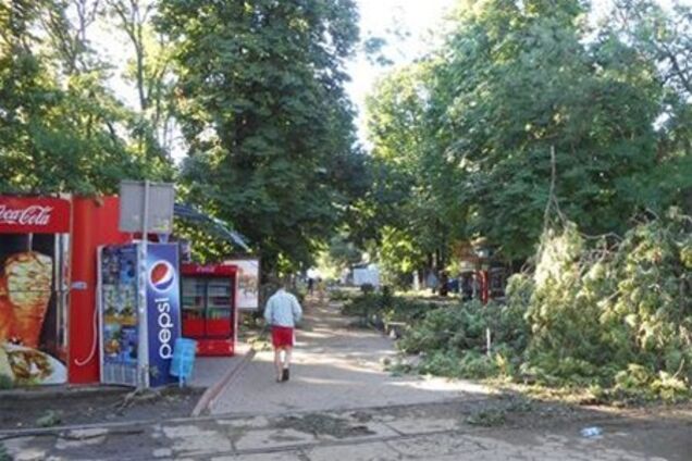 Від одеського урагану постраждали п'ятеро людей
