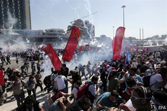 Полиция Стамбула освободила площадь для демонстрантов