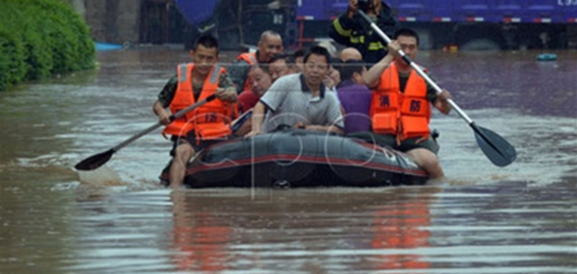 Зливи в Китаї забрали життя чотирьох людей