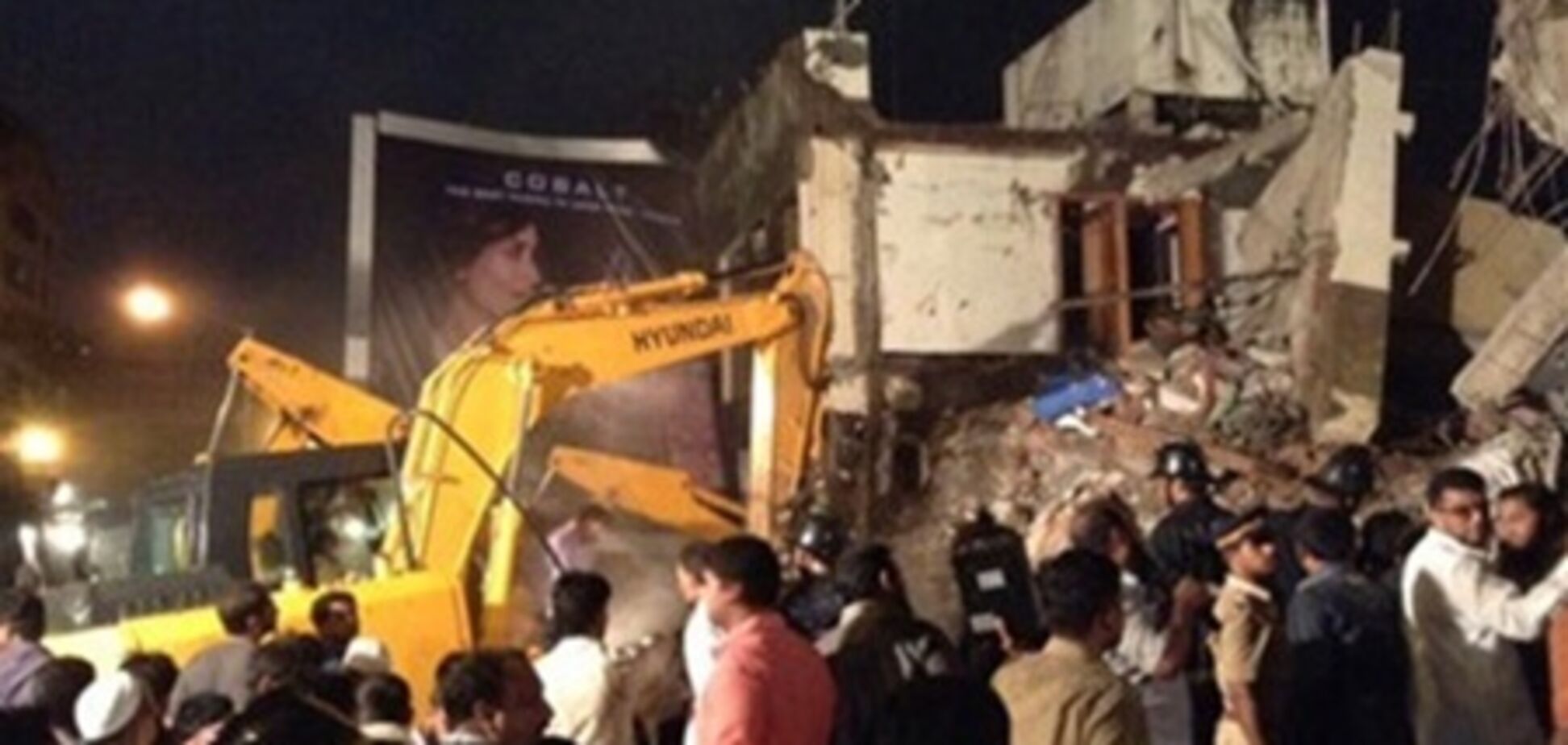 При обрушение дома в Мумбаи погиб человек
