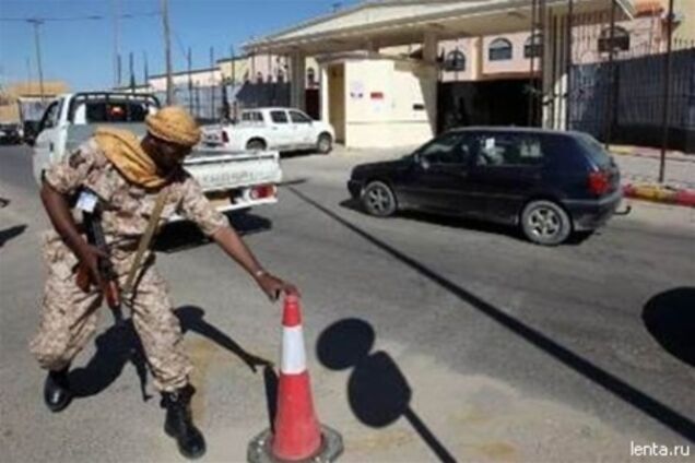 В Ливии под автомобилем итальянского посольства нашли бомбу