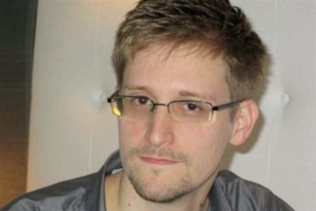 Автора утечек о спецслужбах США уволили с работы