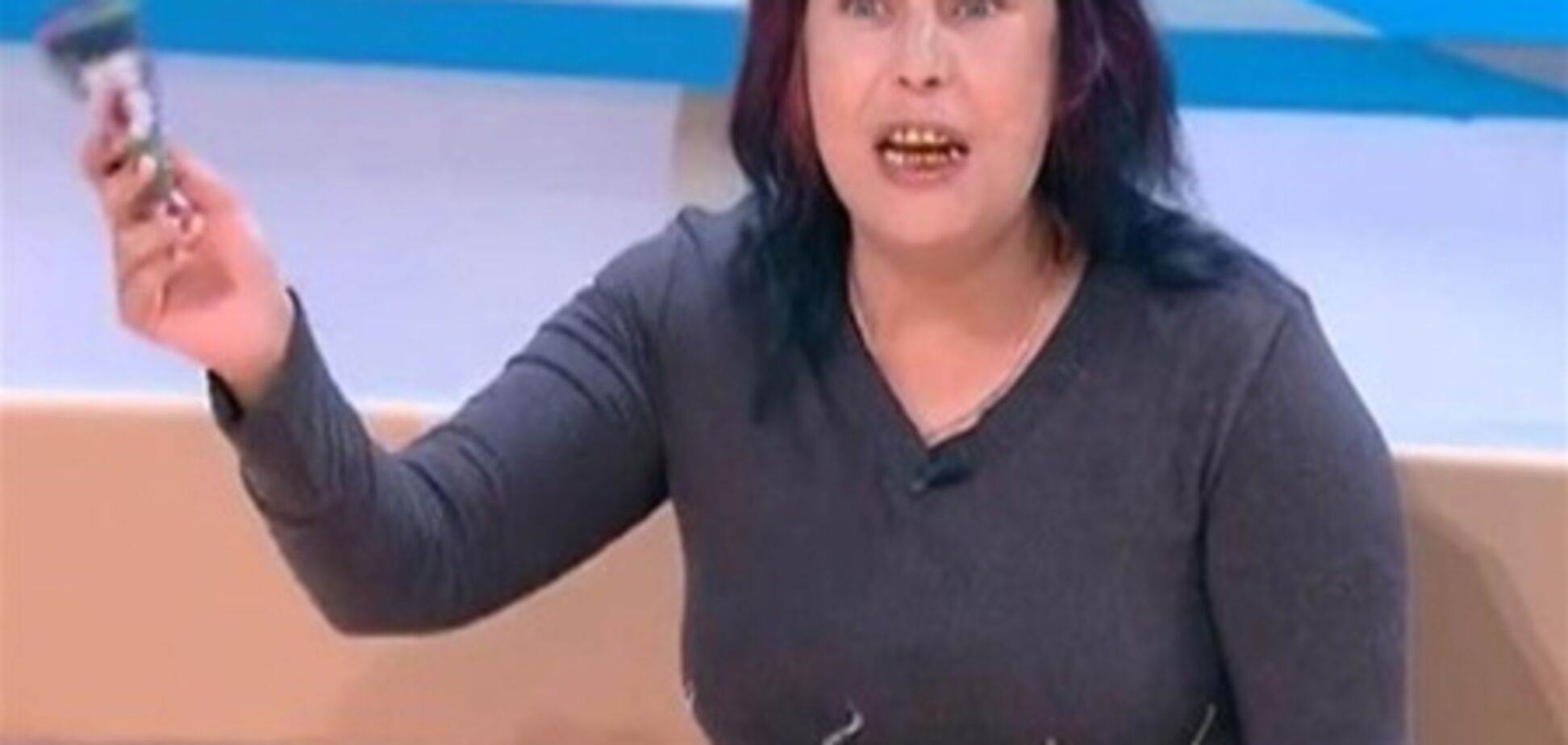 Матери Оксаны Макар порезали шею и переломали ребра