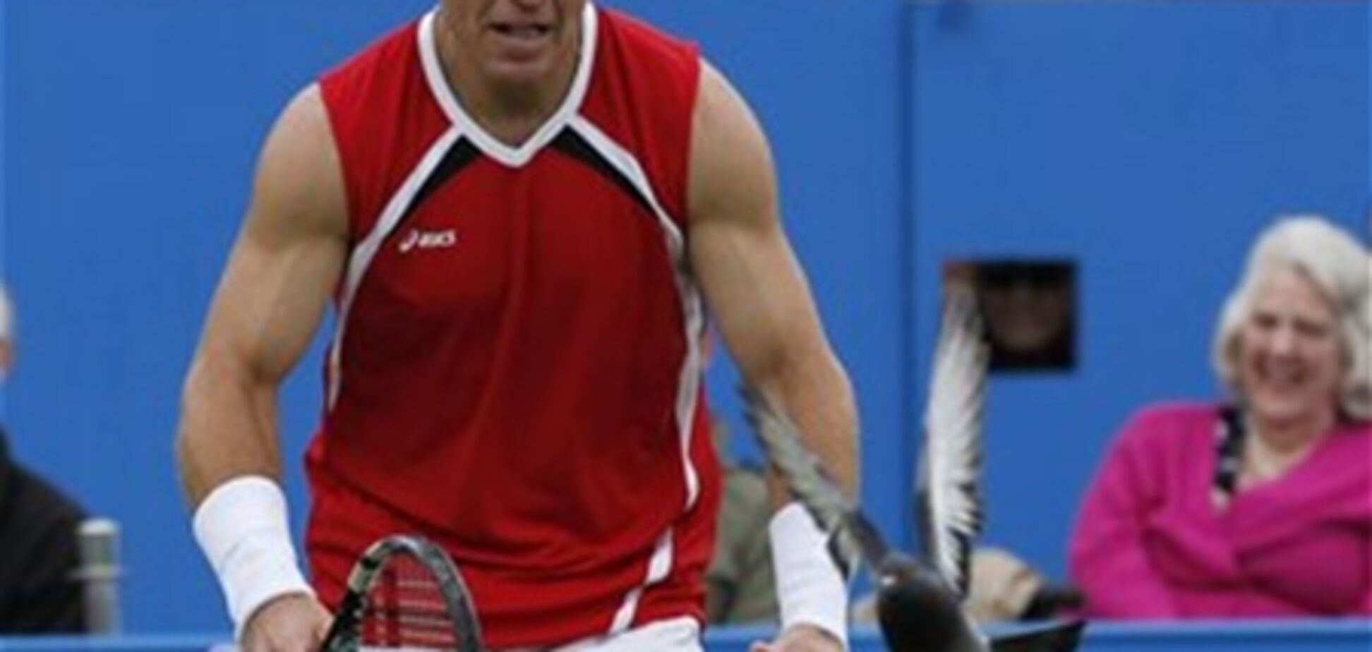 Голуби пытались сорвать теннисный матч. Видео