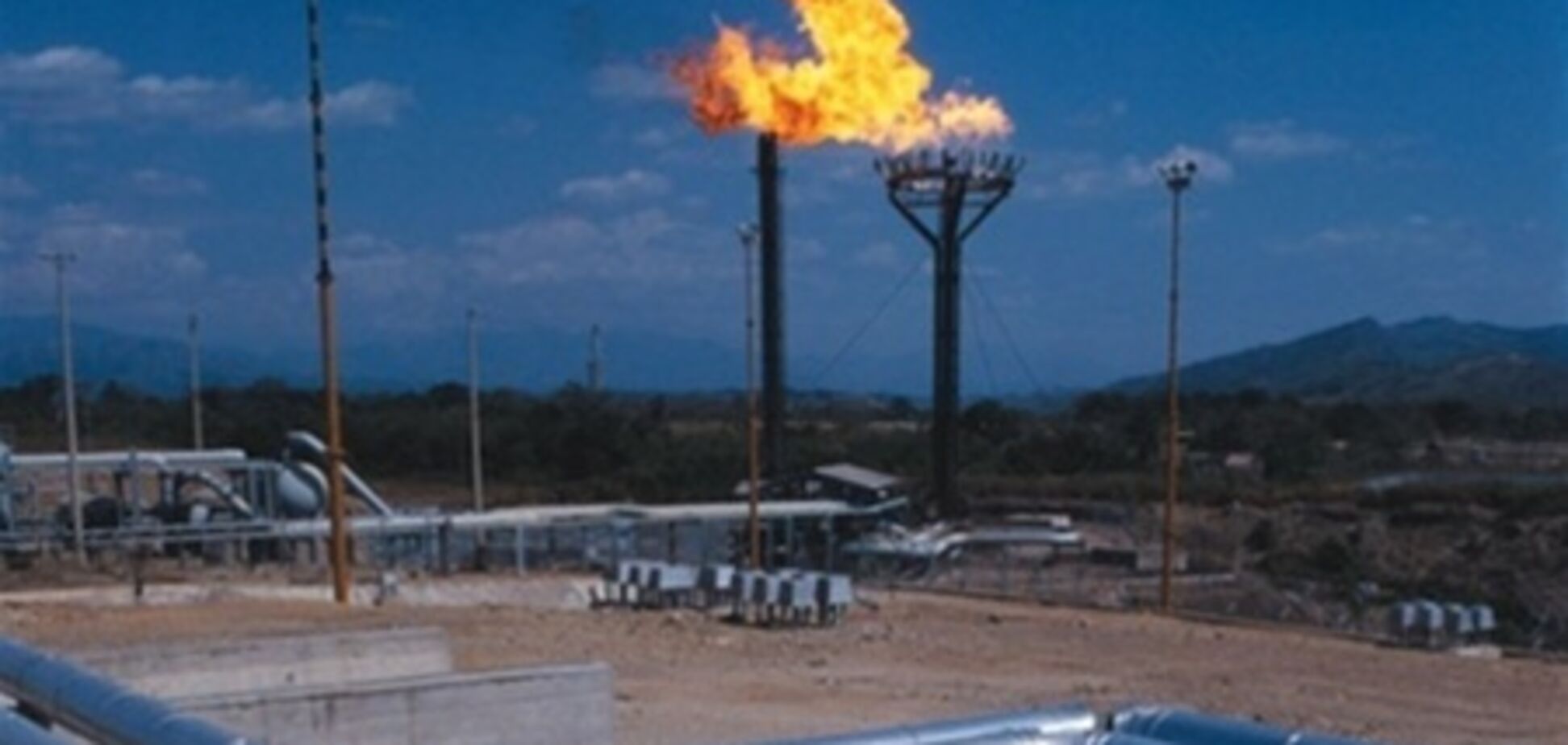 Азаров: сейчас рентабельно развивать даже старые месторождения газа