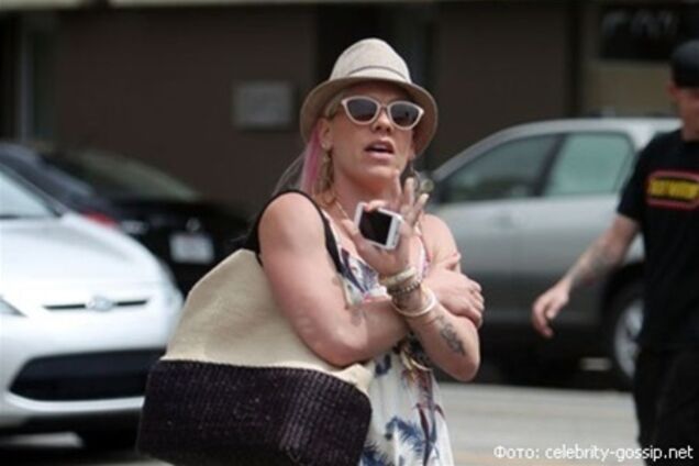 Пинк отращивает волосы на 2/3 головы