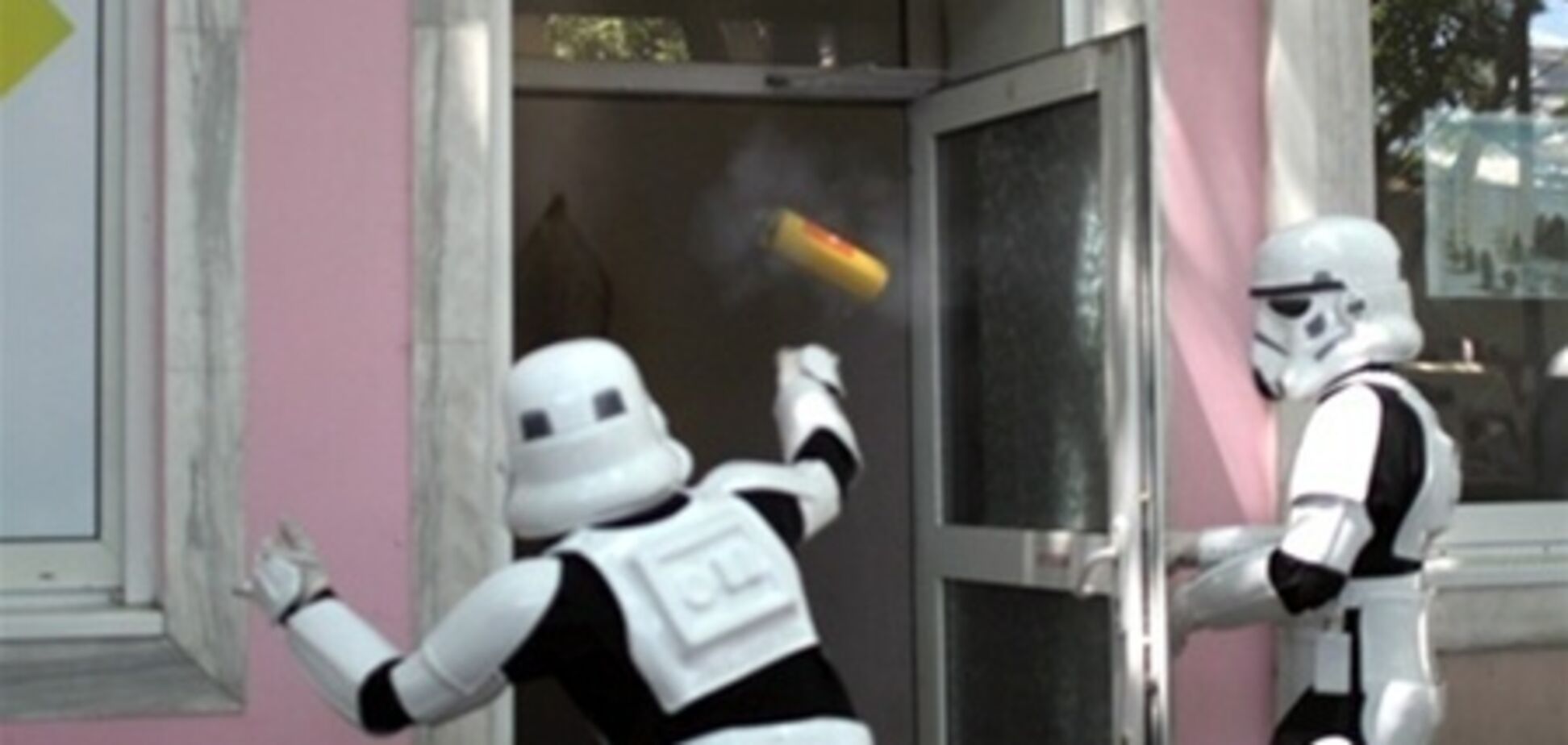 Магазин курительных смесей в Одессе подожгли имперские штурмовики