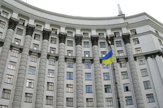 Азаров отобрал биопаспорта у Грицака