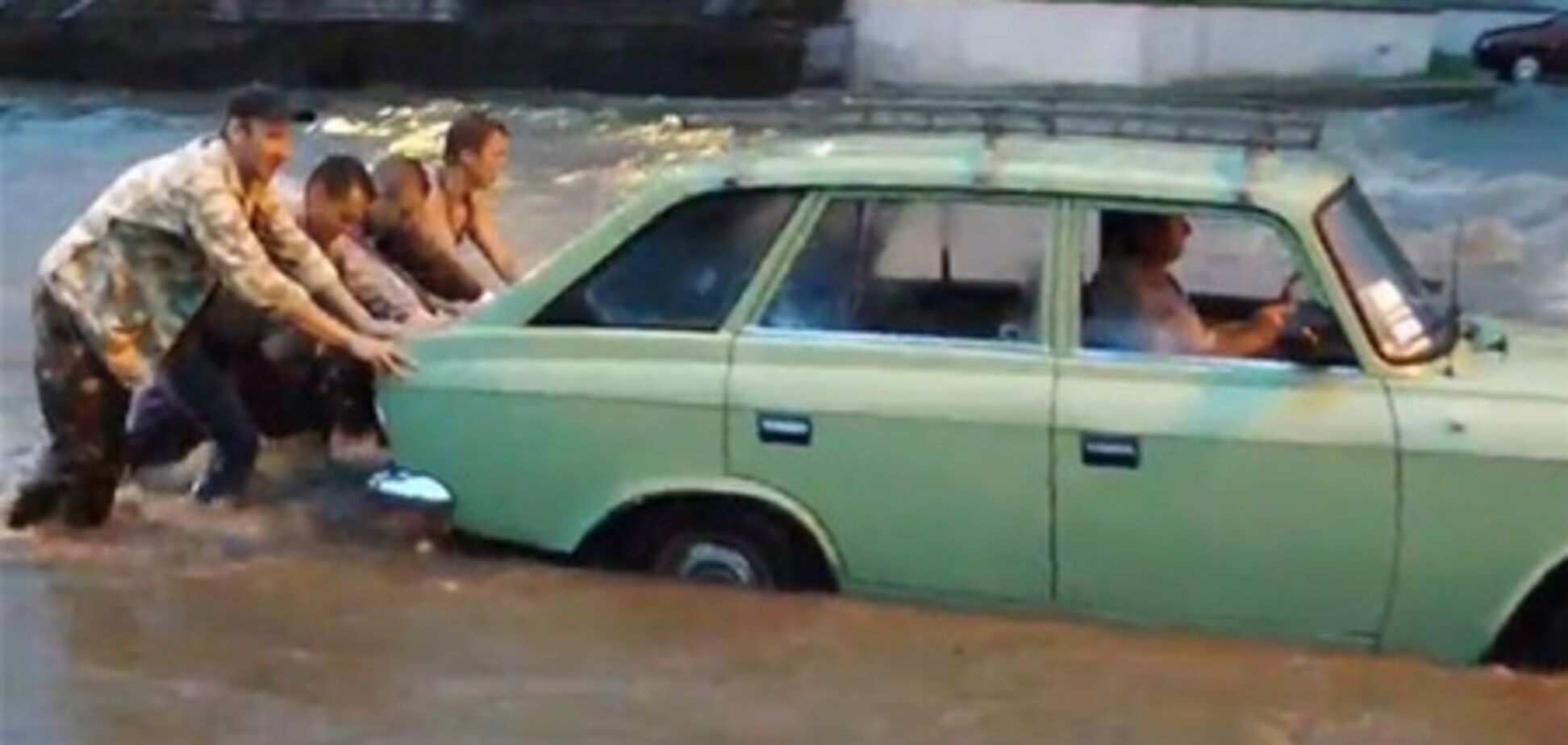 Вінниця 'попливла': затоплені магазини, вулиці та будинки