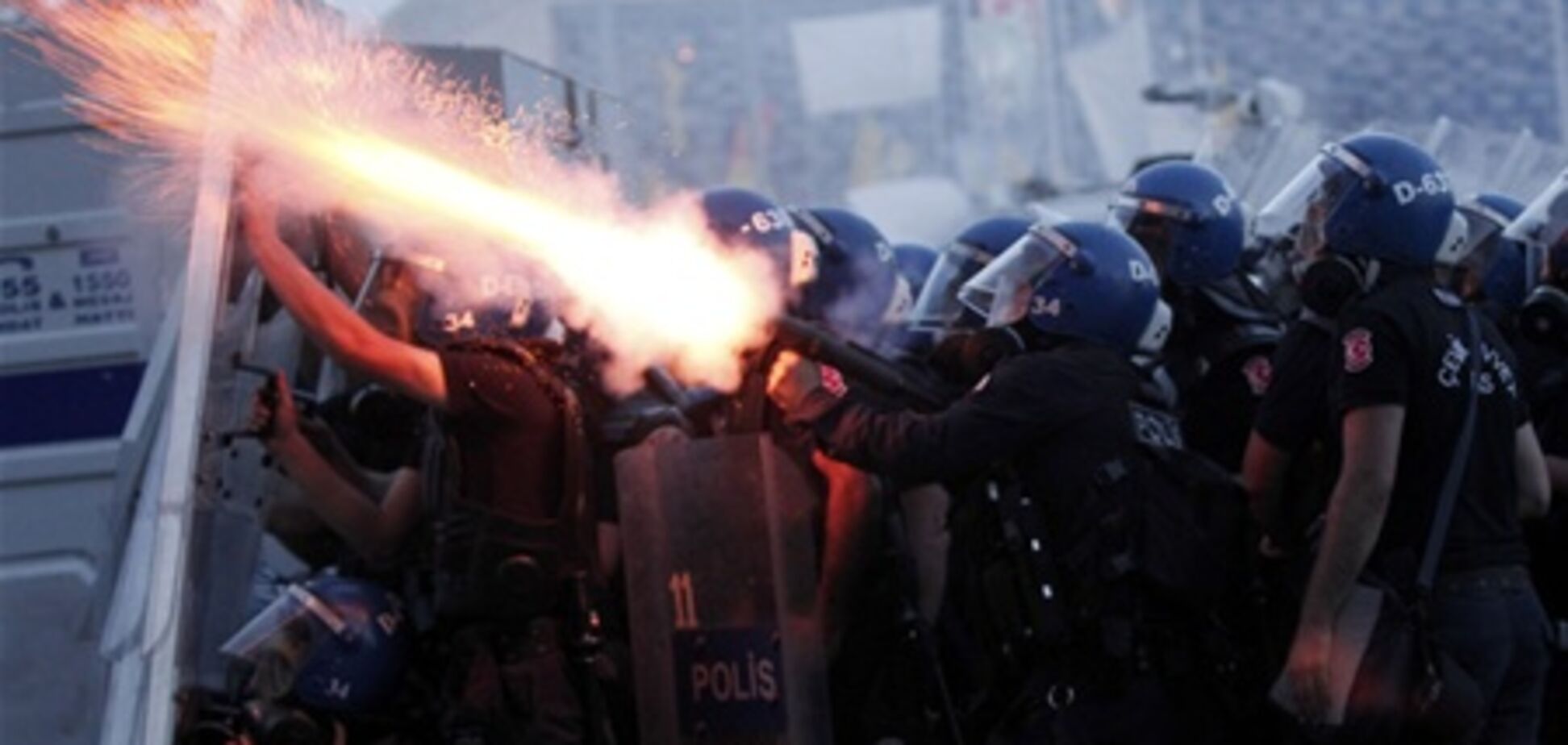 Жестокий разгон протестующих в Турции