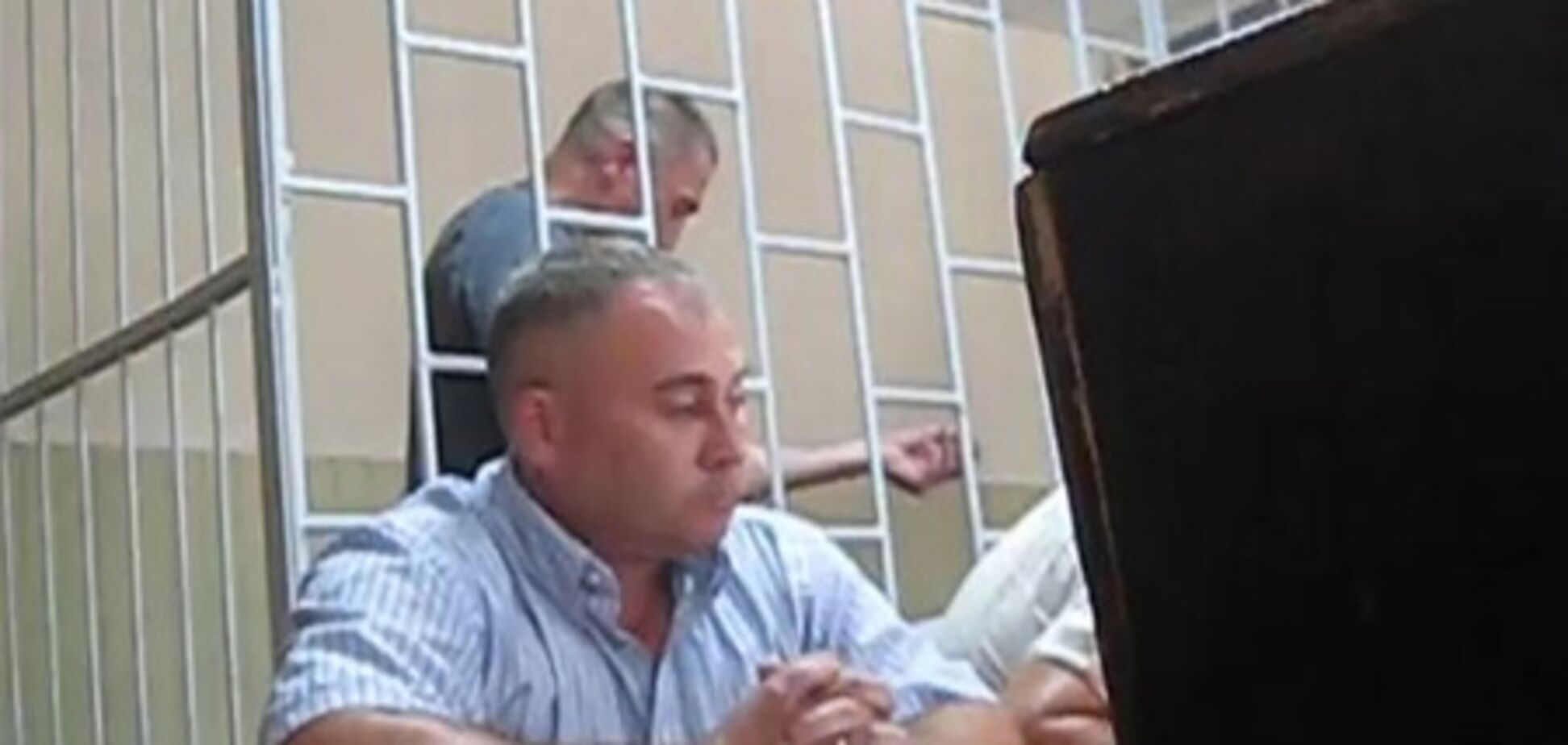Обвиняемый в убийстве порезал себе вены прямо в суде Николаева