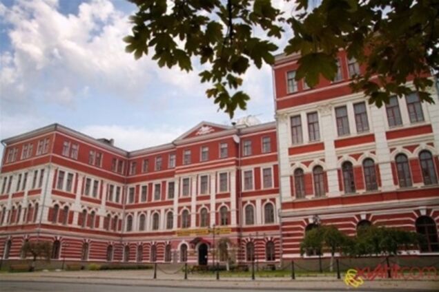 В Каменце-Подольском расклеили листовки о поборах в университете