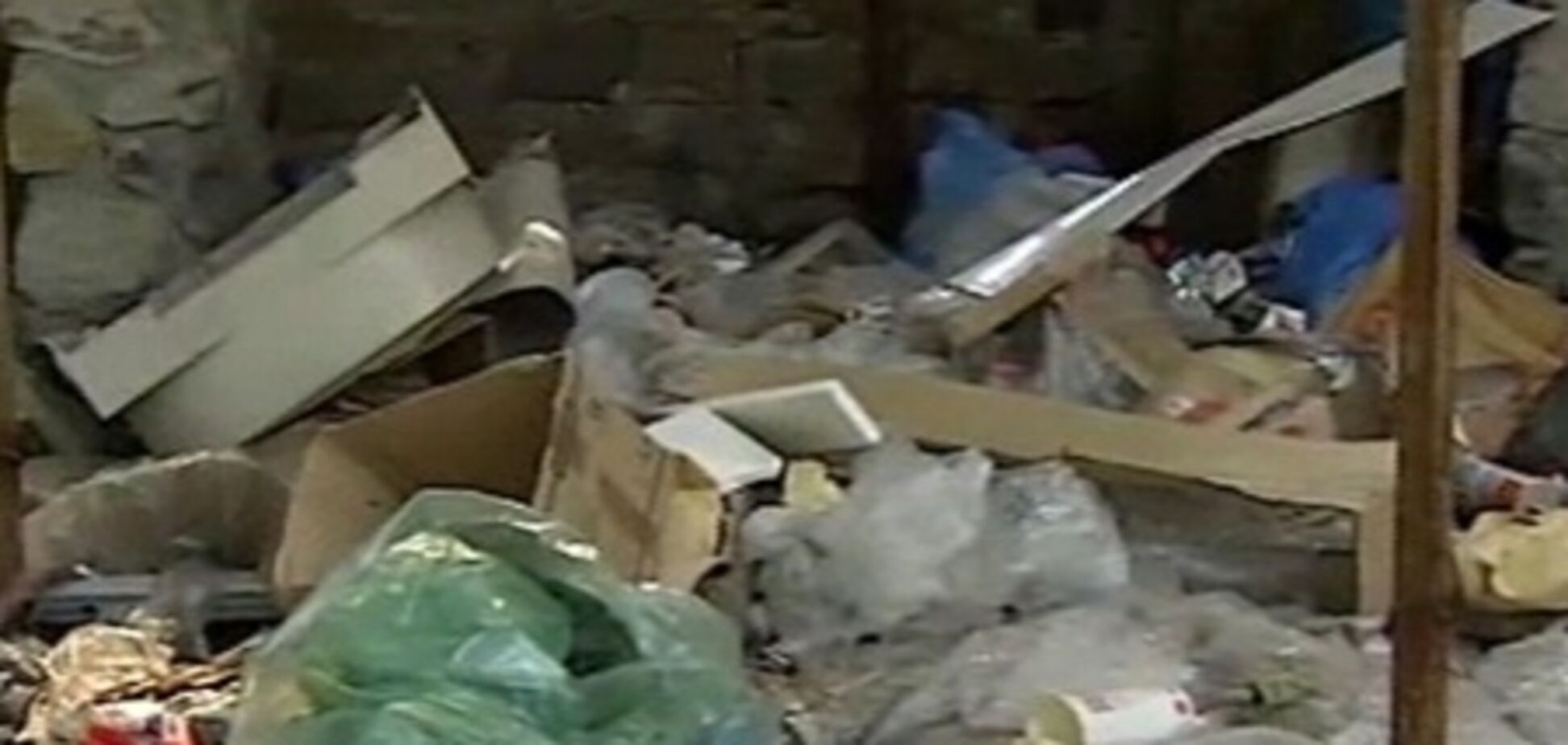 Ресторан 'Аура' превратился в мусорную свалку