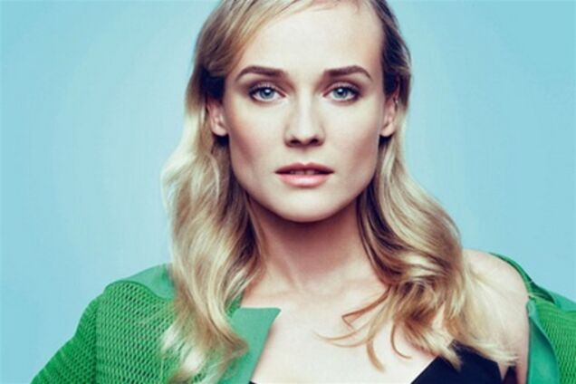 Дайан Крюгер приподняла платье для российского глянца