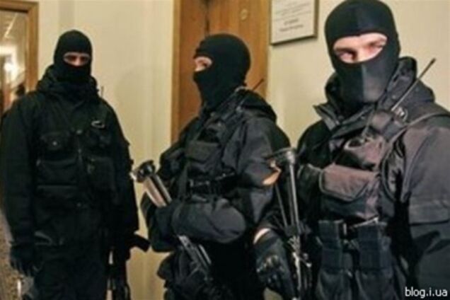 Азаров розповів, коли запрацює антирейдерська комісія