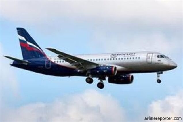 У летевшего в Одессу самолета SuperJet-100 отказал двигатель