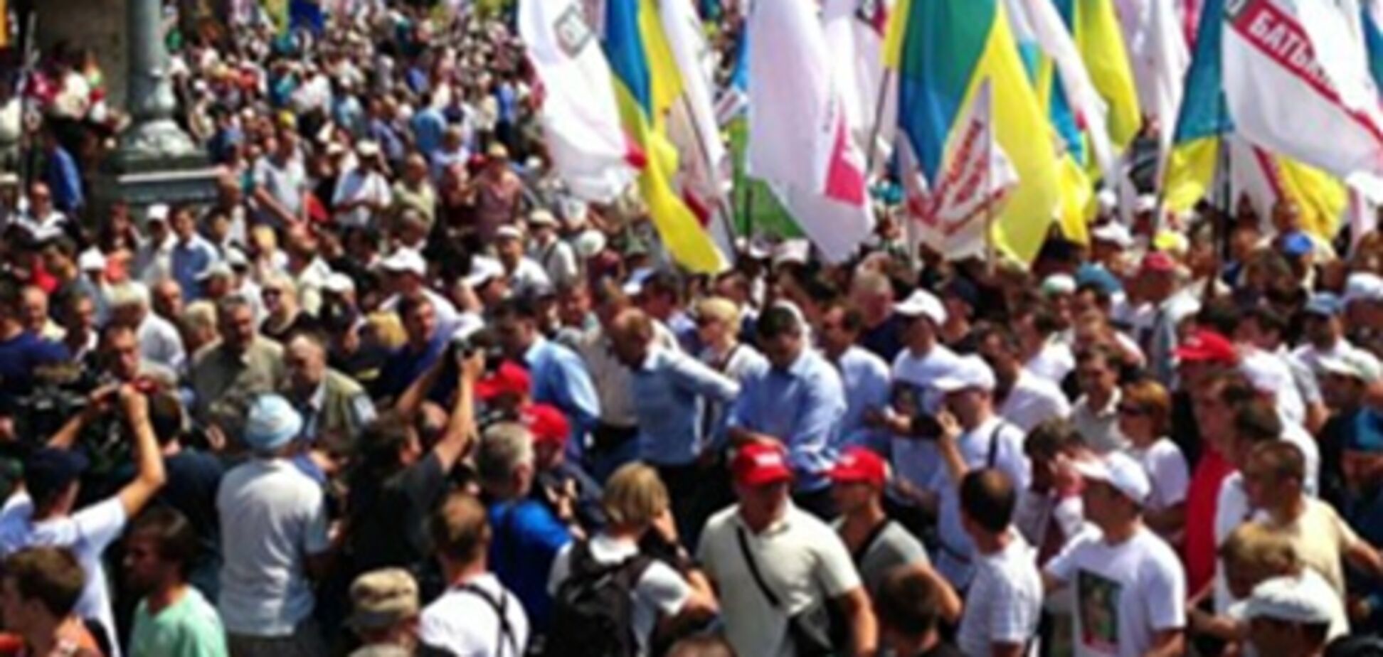 Около 2 тыс. человек собралось в Киеве на съезд оппозиции