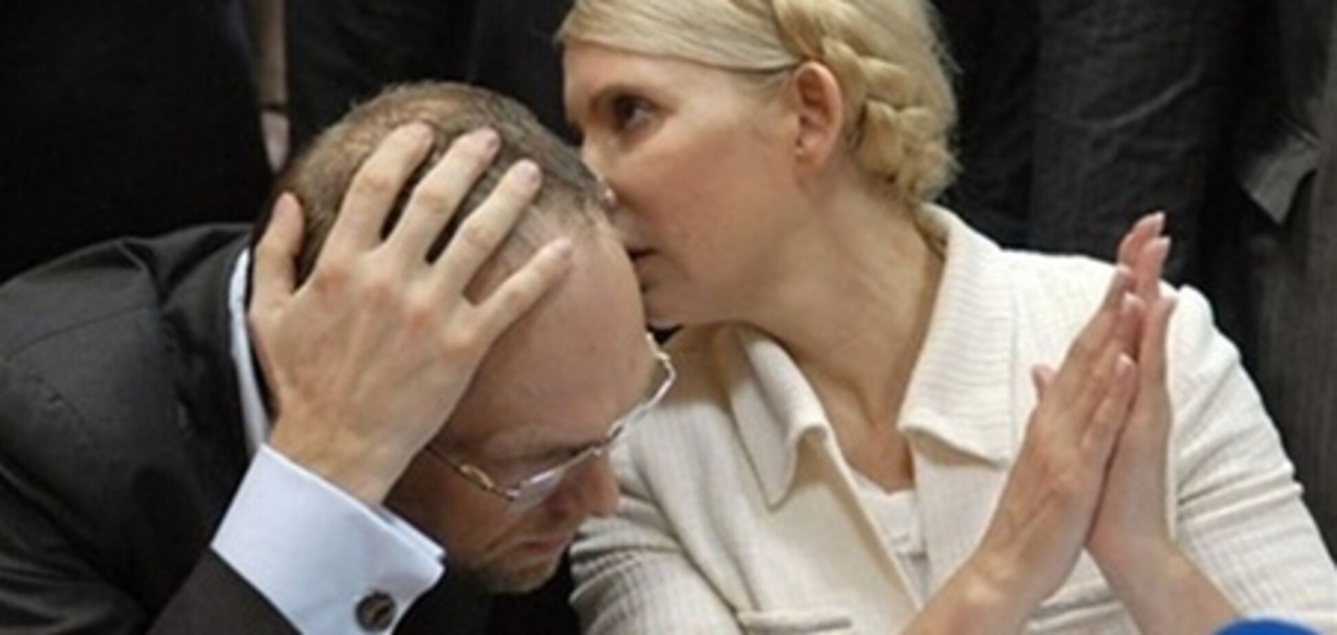 Власенко: Тимошенко не может встать с кровати