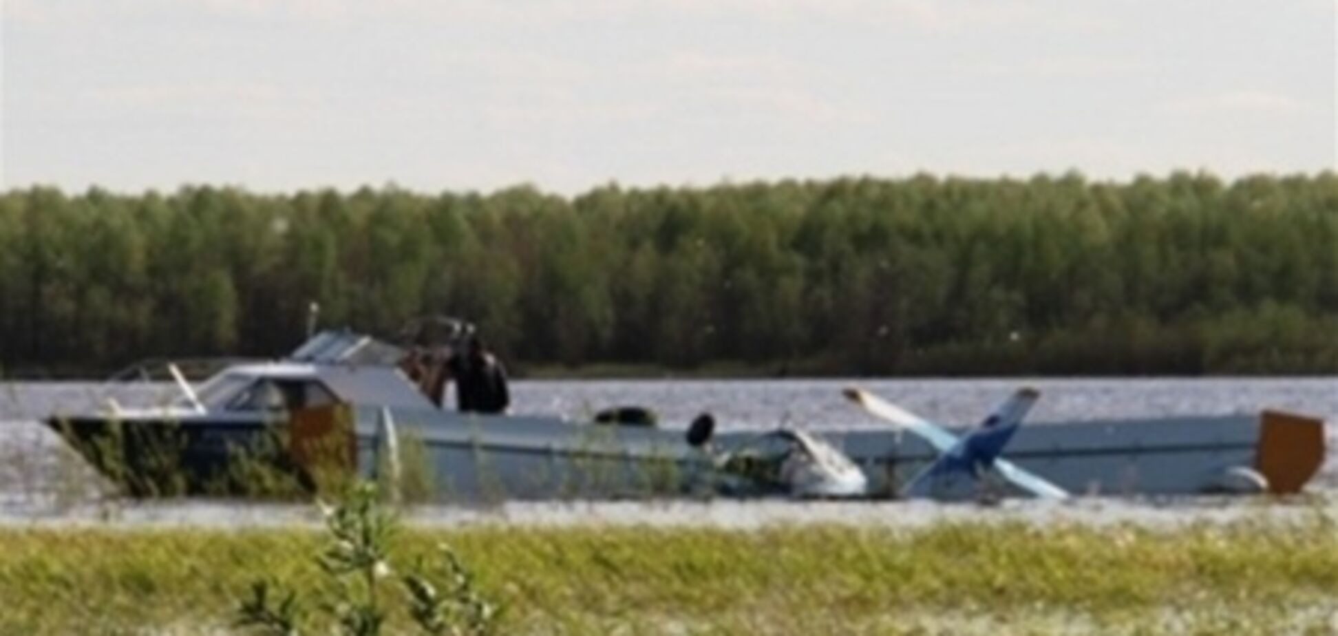 В России самолет аварийно сел на воду