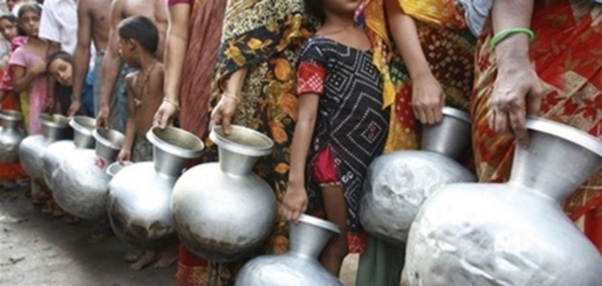 У Бангладеш сотні робітників фабрики отруїлися питною водою