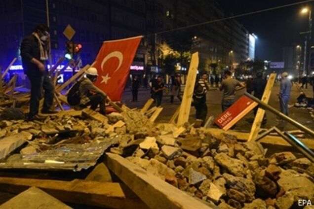 На улицы Стамбула вышло 50 тысяч протестующих